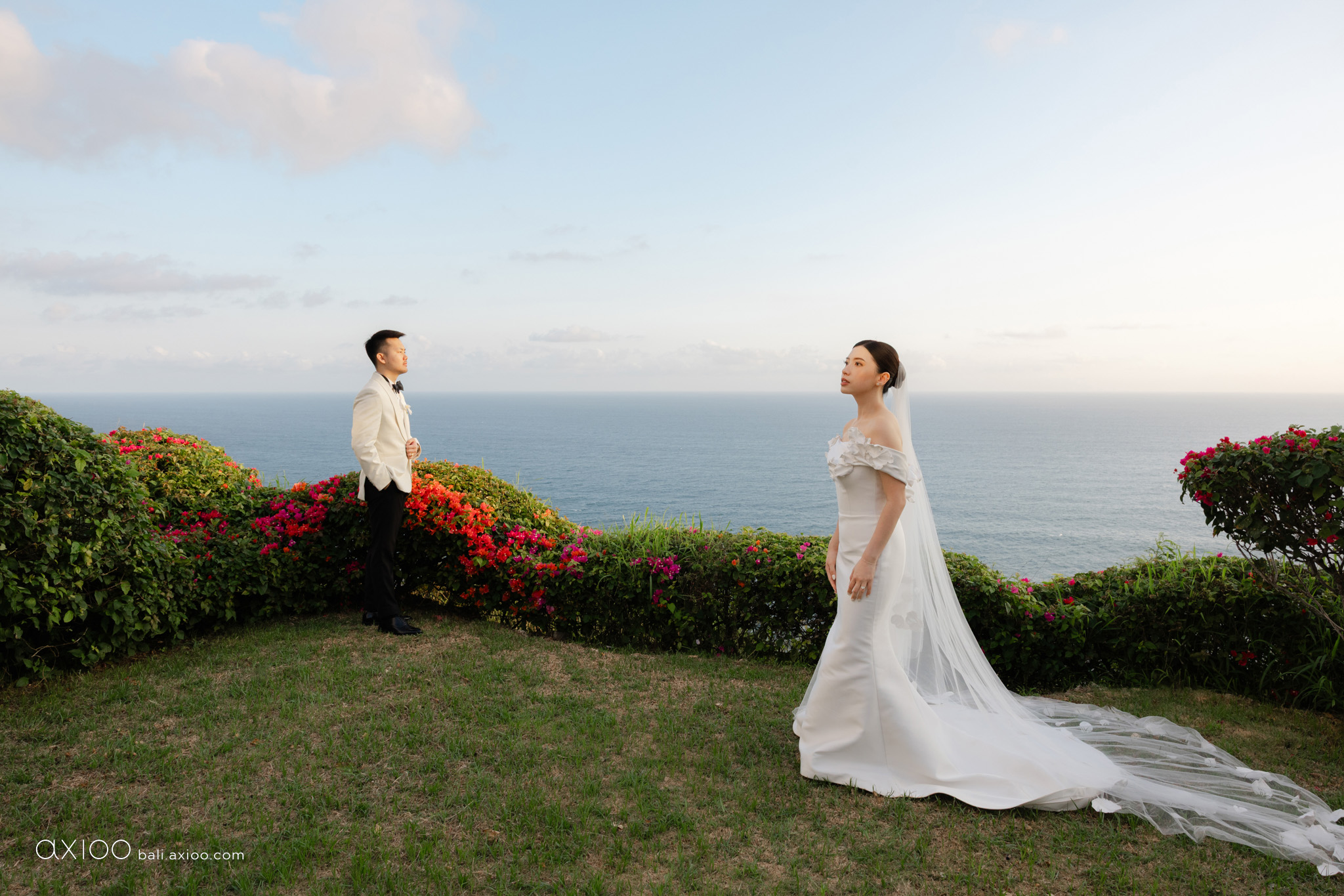 Axioo: A Study in Softness: A Wonderland Uluwatu Wedding in Bali